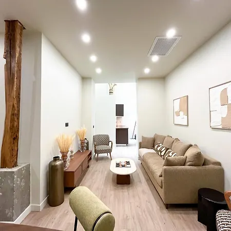 Urban Flat 199 - Beautiful 5 Bedrooms In The Center *